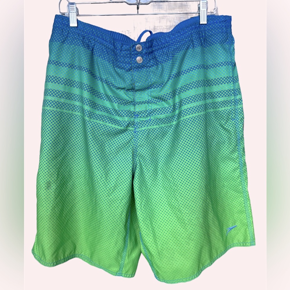 Pre-loved Speedo men’s trunks. Blue/green. In size large.